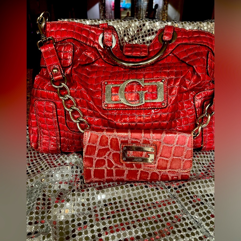 Guess bag with matching wallet bundle pink patten leather. Gorgeous!